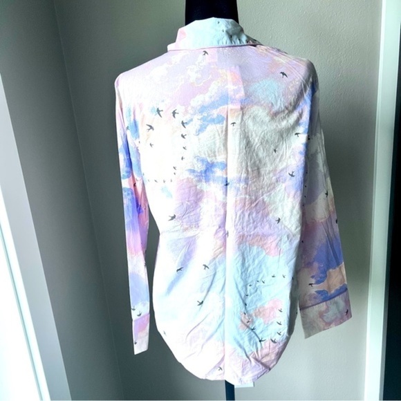 NWT Victoria’s Secret lightweight long sleeve button down pajama top size XS - Picture 2 of 7